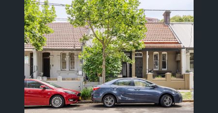 Sunlit terrace living in a premier village pocket - Photo 4