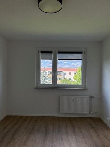 ---Helle, sanierte 3-Raum-Wohnung mit hochwertiger Einbauküche in begehrter Lage von Lusan--- - Foto 2