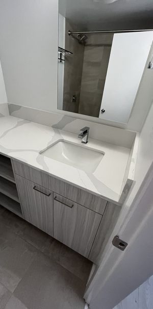 YORK HOUSE - Photo 1