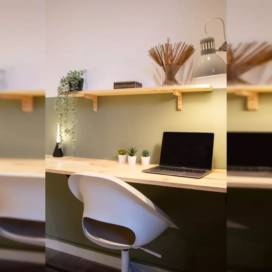 Room in a shared 6-bedroom apartment for rent in El Raval - Photo 1
