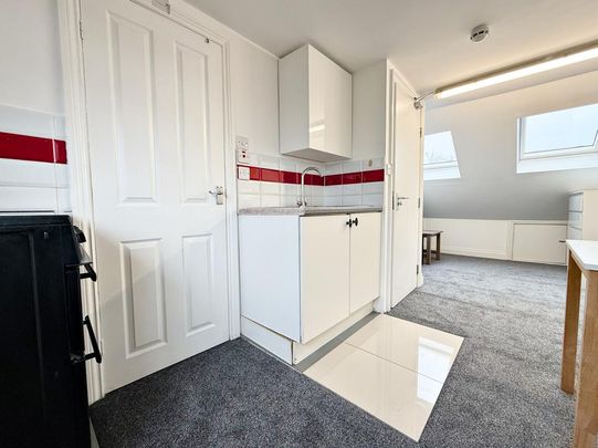 Studio to rent - Photo 1