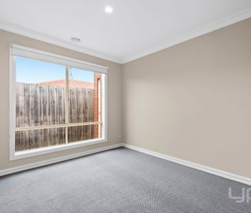 Stylish, Family-Friendly Home in Prime Hillside Pocket! - Photo 5