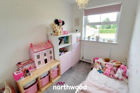 3 bedroom semi-detached house to rent - Photo 4
