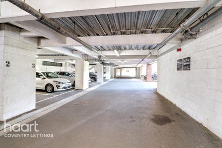 1 bedroom in a flat share to rent - Photo 5