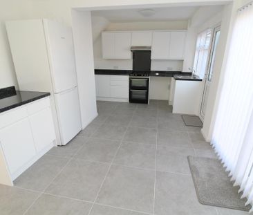 3 bedroom terraced house to rent - Photo 6