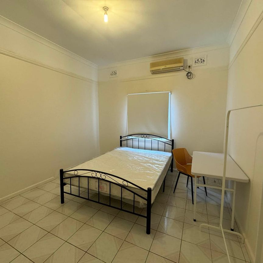 Room Available to Lease In Shared House - Photo 1