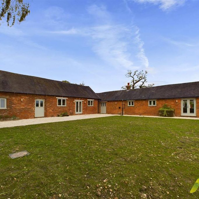 4 bedroom barn conversion to rent - Photo 1