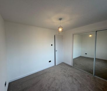 2 bedroom end of terrace house to rent - Photo 4