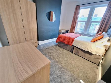 1 bedroom in a house share to rent - Photo 4