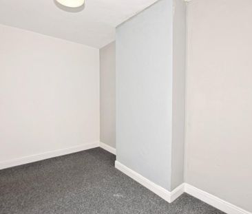 2 bedroom end of terrace house to rent - Photo 4
