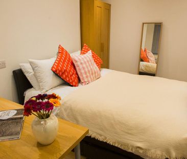 1 bedroom in a house share to rent - Photo 1