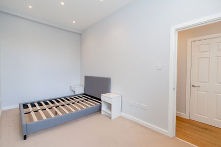 Two Bedroom Flat – Temple Fortune Parade NW11 - Photo 3