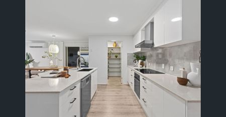 A stylish newly renovated home in one of Wishart's most sought-after pockets, perfectly positioned for families in Mansfield State School Catchment. - Photo 5