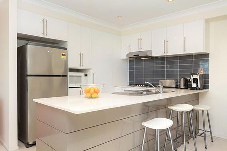 MODERN TOWNHOUSE IN QUIET COMPLEX - Photo 5