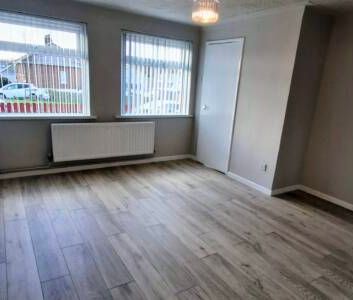 Partly Furnished 3 Bedroom Terrace - Photo 5