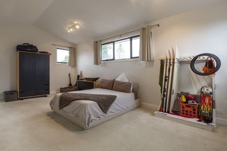 Stunning Family Home Renovated to Perfection! - Photo 5