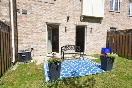 Condo Townhouse For Lease | N9255946 - Photo 4