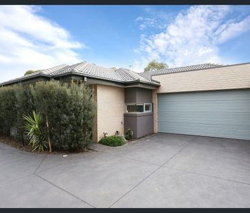 Modern Unit in Quiet Block - Photo 3