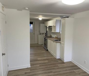3½ Renovated – All-Inclusive – Île-Perrot (Hydro + Parking Included... - Photo 3