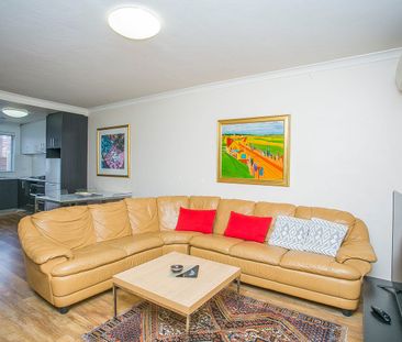 MID MAY AVAILABLITY : GROUND FLOOR APARTMENT IN AWESOME LOCATION - Photo 1