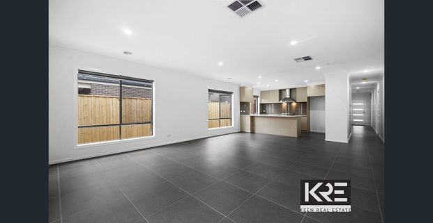 Spacious & Modern Family Home - Photo 1