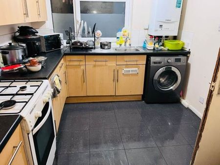 Room in a Shared House, Malmesbury Road, E3 - Photo 4