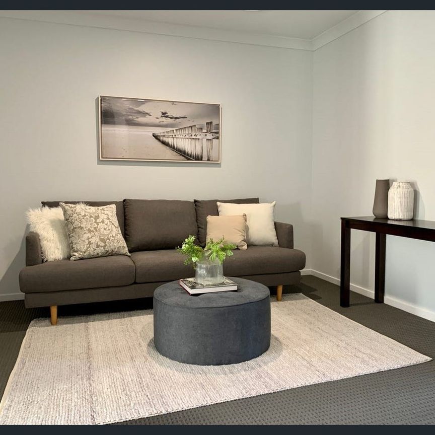 Modern Hope Island Townhouse - Close to Amenities - Photo 1