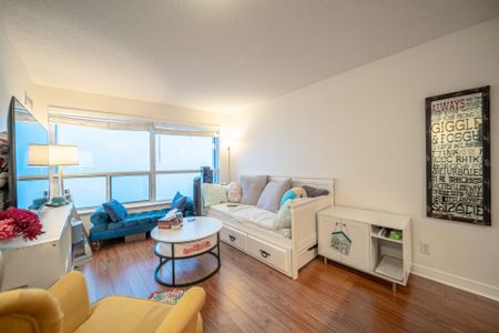 For Lease - 36 Lee Centre Drive Unit# 3002, Toronto, Ontario - Photo 3