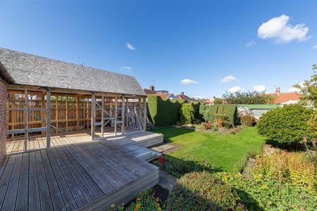 2 bed semi-detached bungalow to rent in Sackville Road, Heaton, NE6 - Photo 3