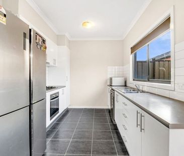 Charming Craigieburn Home Awaits You - Photo 1