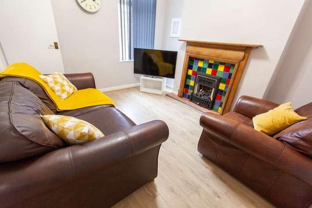 Halsbury Road, L6 - Photo 1