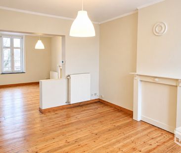 Bel appartement duplex 2 chambres à 7100 La Louvière  Loyer: 900 € - foto 2
