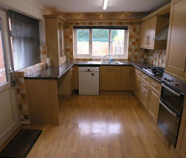 3 bedroom semi-detached house to rent - Photo 3