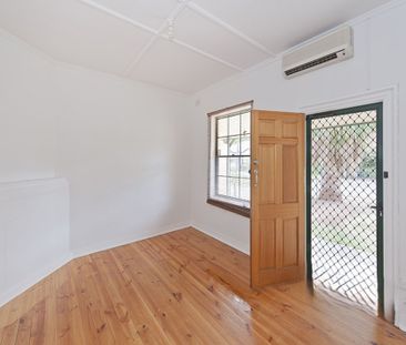 Ideal Small Family Home - Great Location! - Photo 4