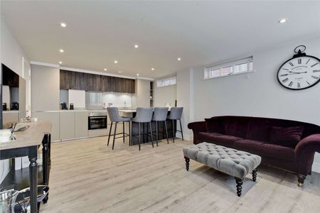 A one bedroom apartment conveniently located within a gated development in Guildford town centre. - Photo 3