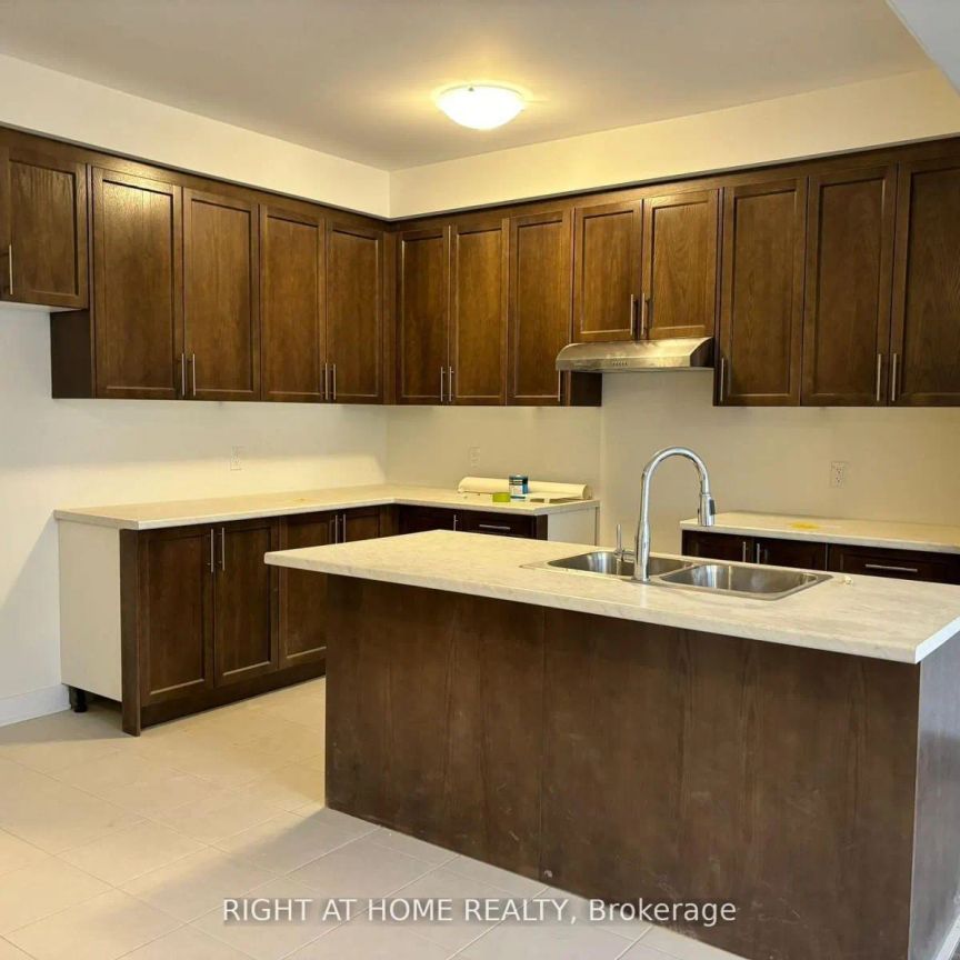 1101 THOMPSON DRIVE - Photo 1