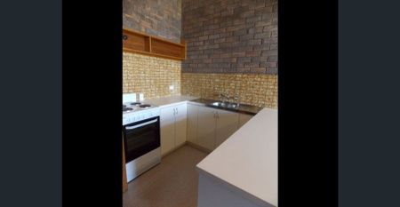 BEST DEAL FOR ONE TENANT IN CLAREMONT : $450 PW : INCL WATER : NO BOND : 1st WEEK RENT FREE !! - Photo 5