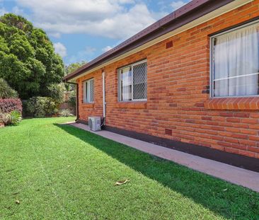 SPACIOUS 4 BEDROOM FAMILY HOME + 2 LIVING AREAS & GREAT FEATURES - Photo 2