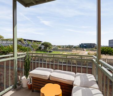 Beautifully Renovated Apartment in the Iconic Goldsbrough Building - Photo 5