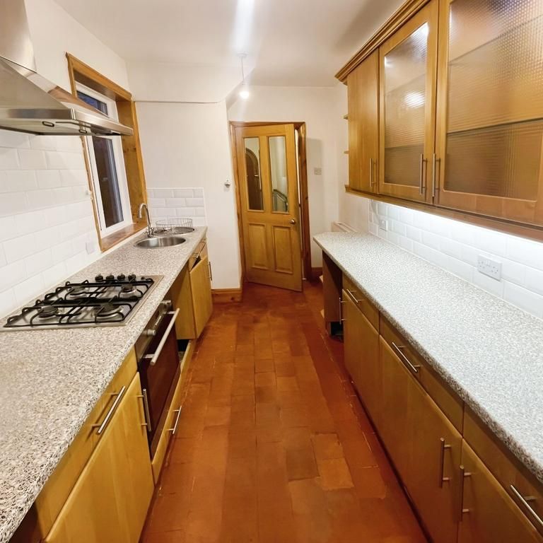 4 bedroom semi-detached house to rent - Photo 1
