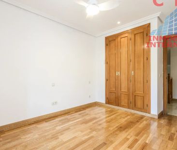 Casa adosada de alquiler en Salvador - Photo 1