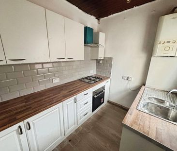 3 bedroom end of terrace house to rent - Photo 1