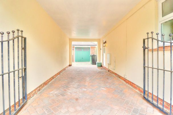 4 bedroom semi detached house to rent - Photo 1