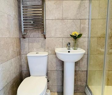 1 bedroom in a house share to rent - Photo 4