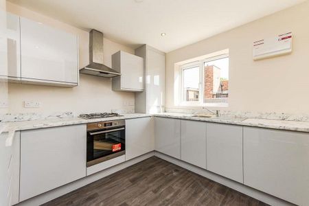 4 bedroom terraced house to rent - Photo 4