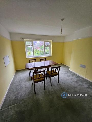 3 bedroom semi-detached house to rent - Photo 2