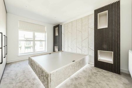 Greenleaf Walk, Southall, UB1 - Photo 3