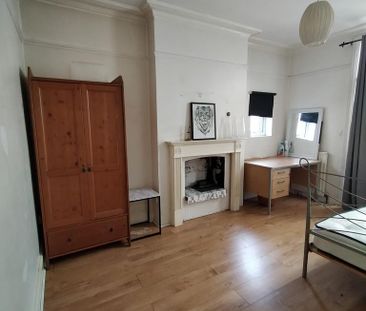 1 bedroom in a house share to rent - Photo 2