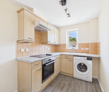 2 bedroom Flat in Botham Drive, Slough - Photo 4