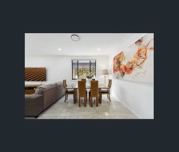 Spacious 5-Bedroom Family Home in a Prime Bradbury Location ! - Photo 3